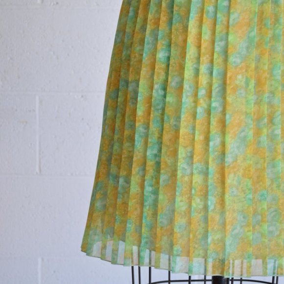 Vintage 60s green pleated fit & flare dress - Picture 4 of 5